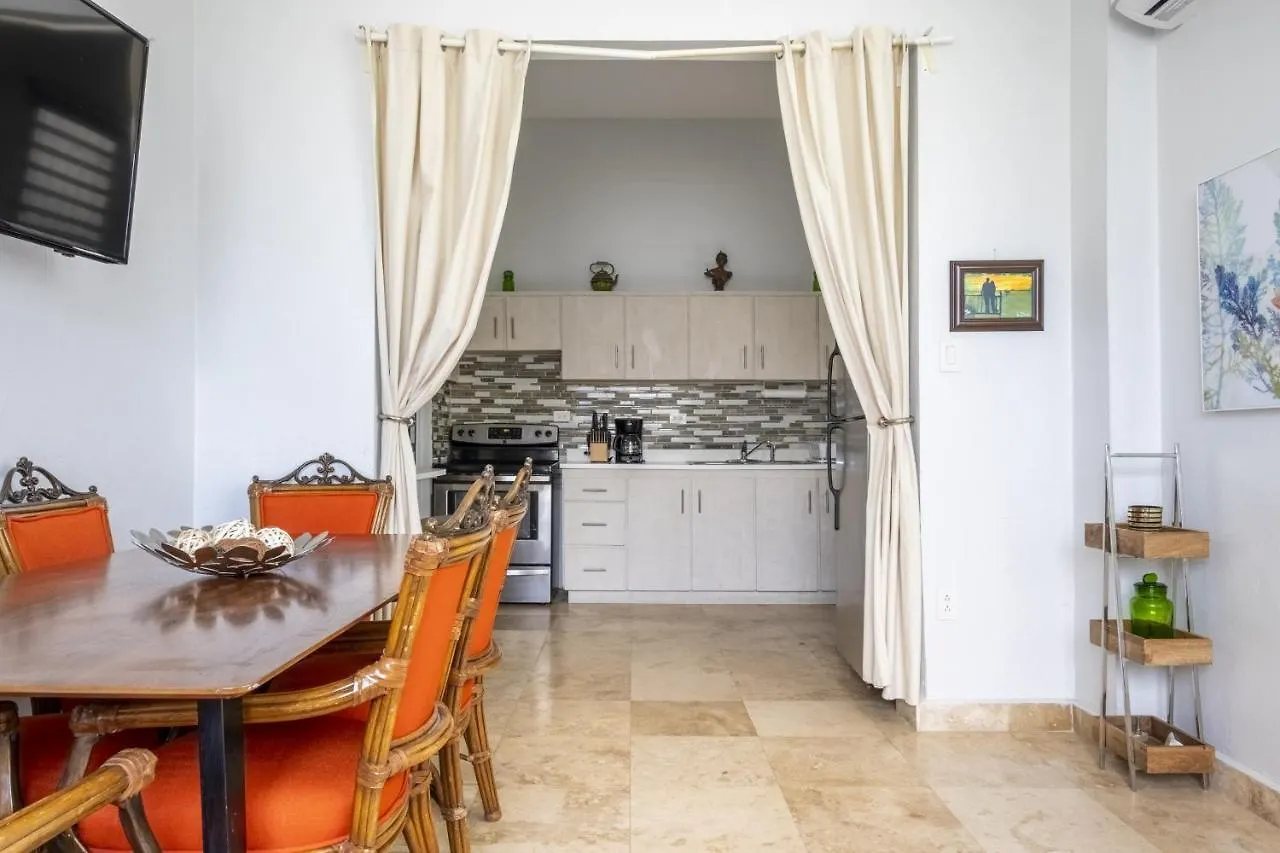 Prime Location At Condado Beach 4Br 3 Ba - Apt 1 & 4 Сан-Хуан